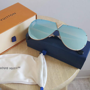 Authentic Louis Vuitton Drive Strass Blue